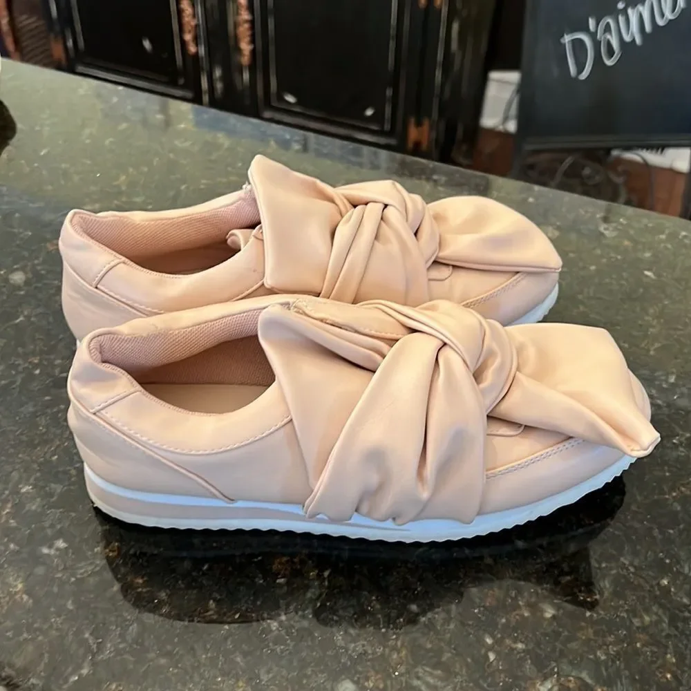 🌺COQUETTE-GIRL🌺 Sz 8.5 *Chic* BLUSH-PINK TWIST FAUX LEATHER SNEAKER